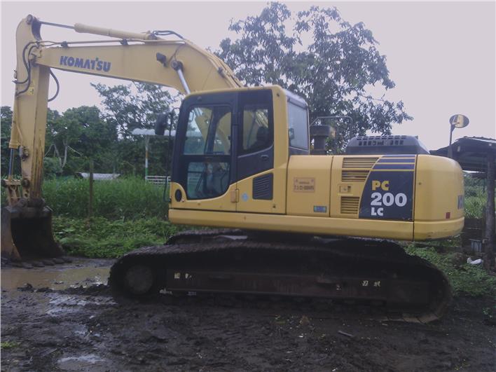 Excavadoras Komatsu PC 200 (Quito)