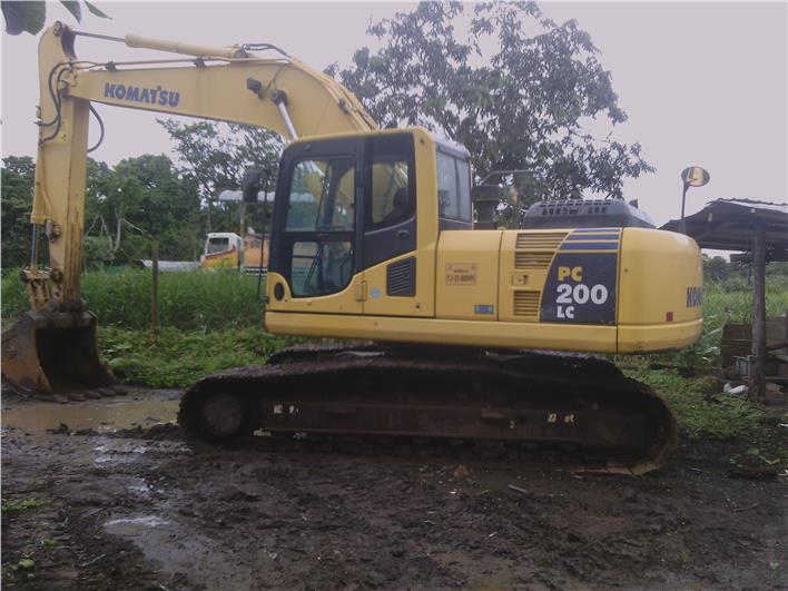 Excavadoras Komatsu PC 200 (Quito)