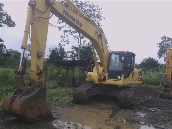 Excavadoras Komatsu PC 200 (Quito)