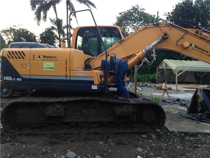 Excavadoras Hyundai RC 140 (Quito)