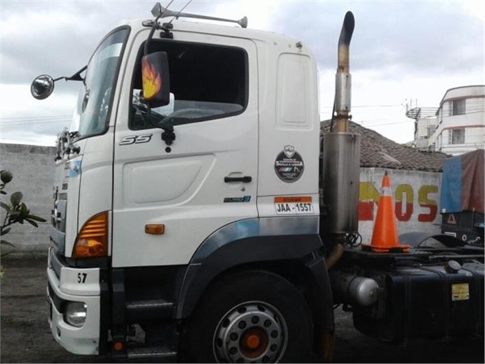 Remolques cama baja Hino SS 700 (Quito)