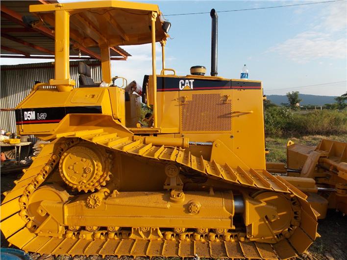 Tractores de Oruga Caterpillar Buldozer D5M (Daule)