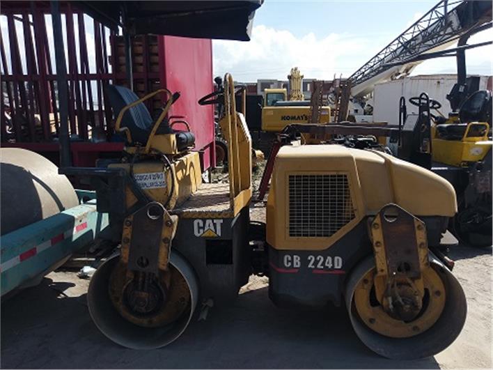 Rodillo Liso doble tambor Caterpillar CB224D (Guayaquil)