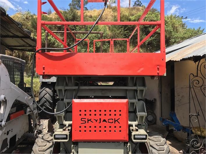 Elevadores personales Sky Jack 12 MTS SJ7135 (Quito)