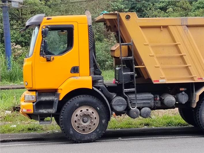 Volquetas RENAULT Kerax 380 (Puyo)