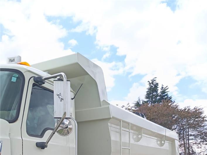 Volquetas Mack GU 813E (Cayambe)