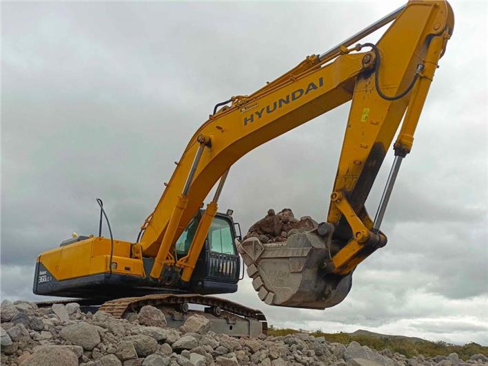 Excavadoras Hyundai R360LC , DE 36 TONELADAS,TRABAJANDO,COMPLETAMENTE OPERATIVA, CUCHARON REFORZADO DE 2M3. CONTACTO 0994438375 (Quito)