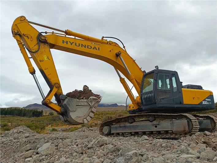 Excavadoras Hyundai R360LC , DE 36 TONELADAS,TRABAJANDO,COMPLETAMENTE OPERATIVA, CUCHARON REFORZADO DE 2M3. CONTACTO 0994438375 (Quito)