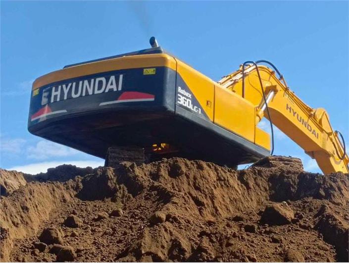 Excavadoras Hyundai R360LC , DE 36 TONELADAS,TRABAJANDO,COMPLETAMENTE OPERATIVA, CUCHARON REFORZADO DE 2M3. CONTACTO 0994438375 (Quito)