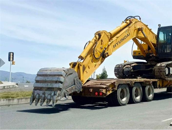Excavadoras Hyundai R360LC , DE 36 TONELADAS,TRABAJANDO,COMPLETAMENTE OPERATIVA, CUCHARON REFORZADO DE 2M3. CONTACTO 0994438375 (Quito)