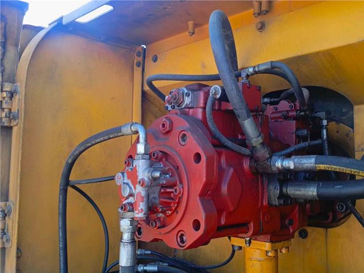 Excavadoras Hyundai R360LC , DE 36 TONELADAS,TRABAJANDO,COMPLETAMENTE OPERATIVA, CUCHARON REFORZADO DE 2M3. CONTACTO 0994438375 (Quito)