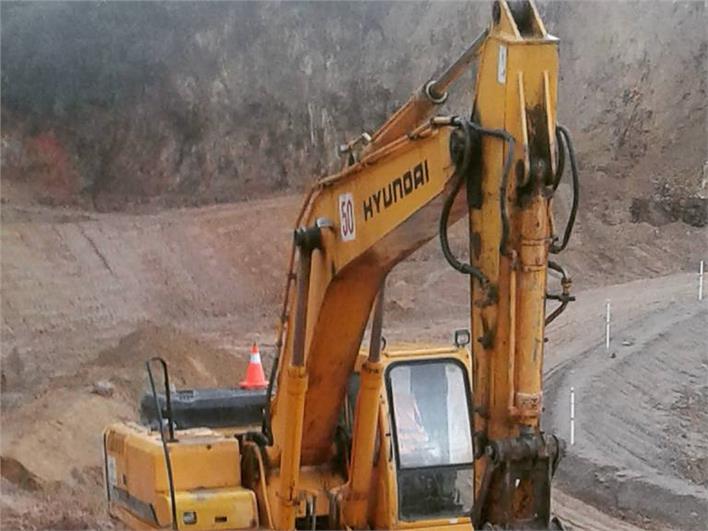 Excavadoras Hyundai hyundai 320 lc7 robex (Loja)
