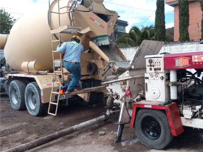 Mixers Hyundai HD270 (Quito)