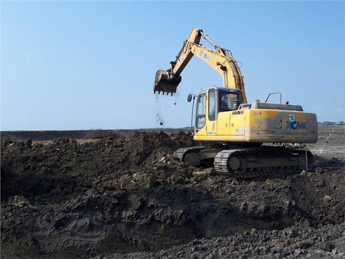 Excavadoras Caterpillar XCMG XE210 (Quevedo)