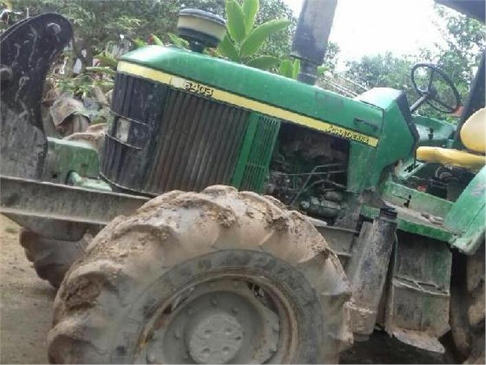 Tractores Agrícolas John Deere 6403 (Ambato)
