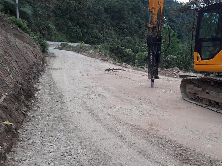 Accesorios - Martillos hidráulico Hyundai HDB210 (Loja)